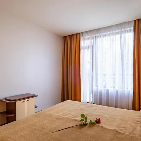Primrose With Free Parking Апартамент Варна