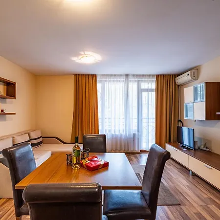 Апартамент Primrose With Free Parking Варна