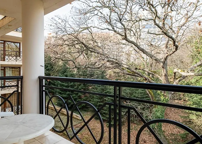 Primrose With Free Parking * Warna