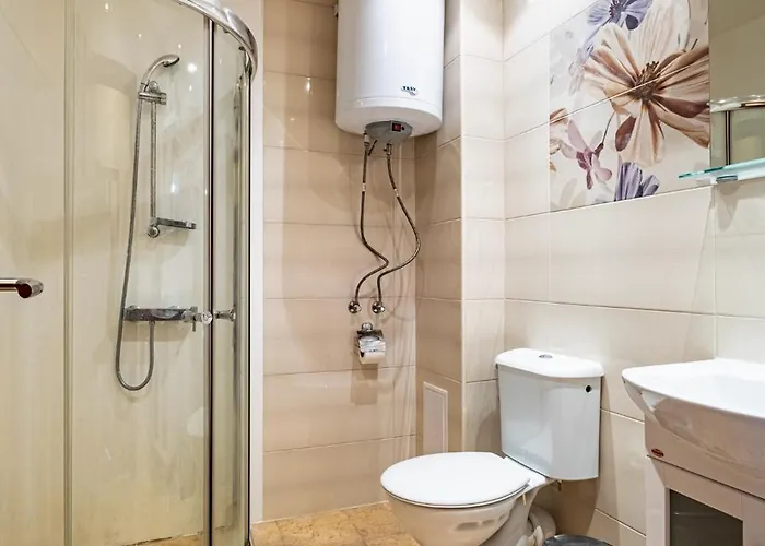 Primrose With Free Parking Warna