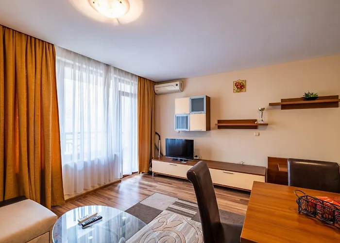 Primrose With Free Parking Varna